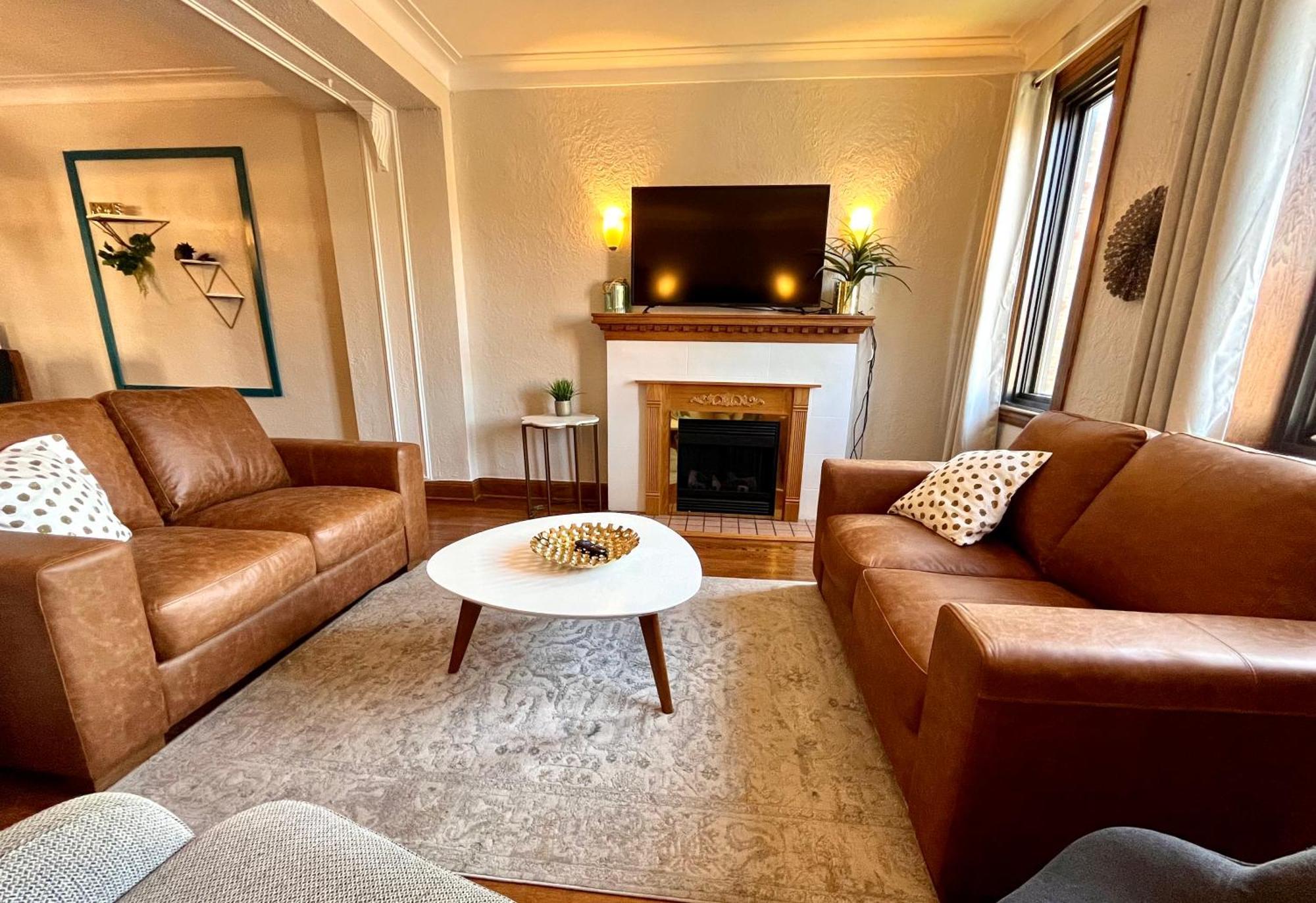 Mtlvacationrentals-The Mtlvr Kisses Montreal Bagian luar foto